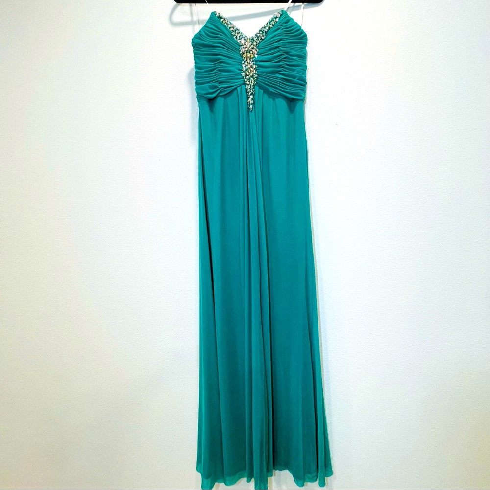 Elegant Green Prom Evening Gown with Rhinestone Accents